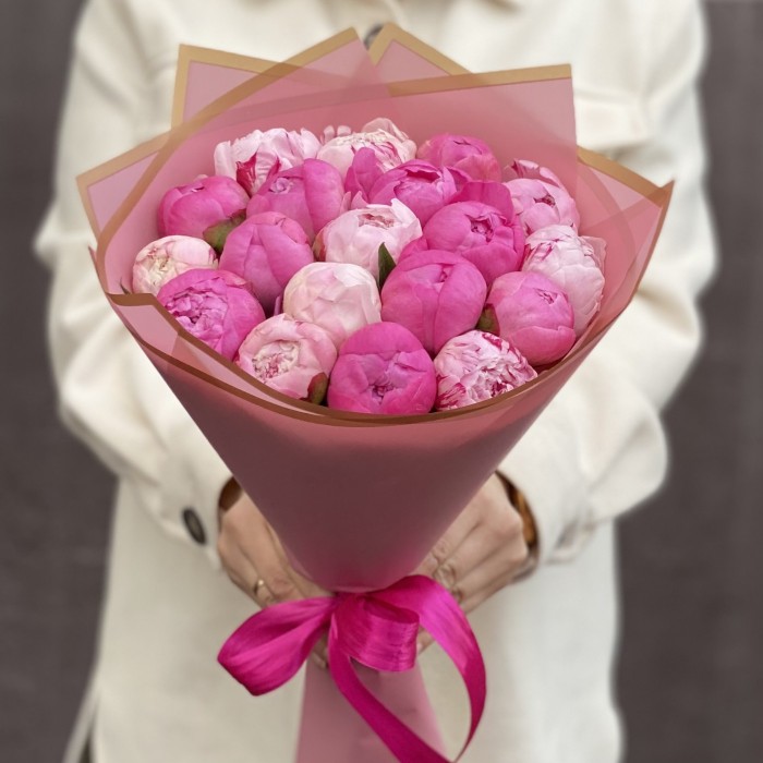 Розовый микс из 19 пионов